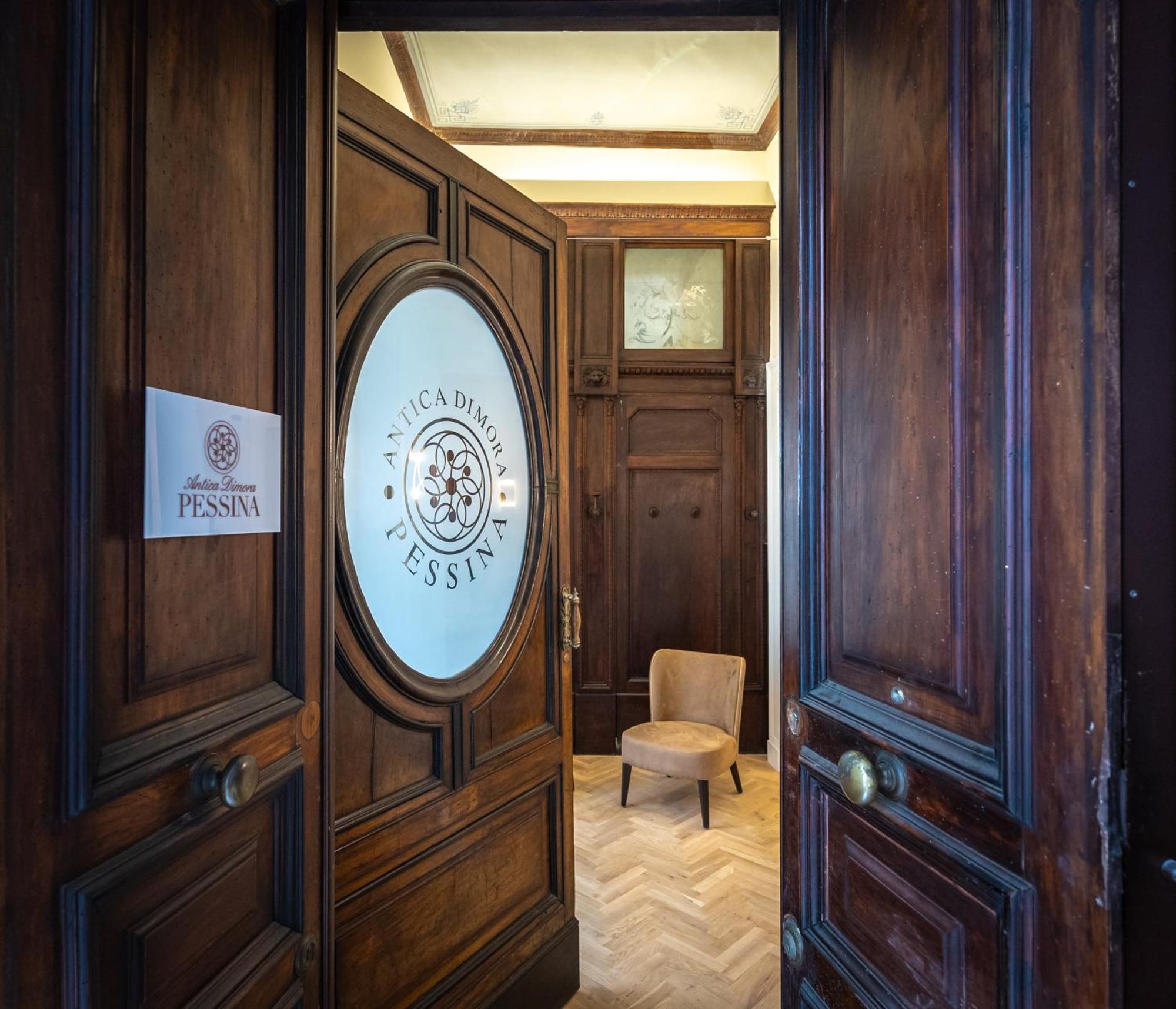 Hotel Antica Dimora Pessina Neapel Exterior foto
